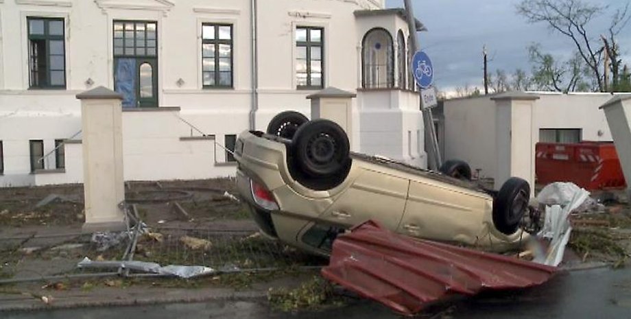 Последствия торнадо в Бютцове / Фото: n-tv.de
