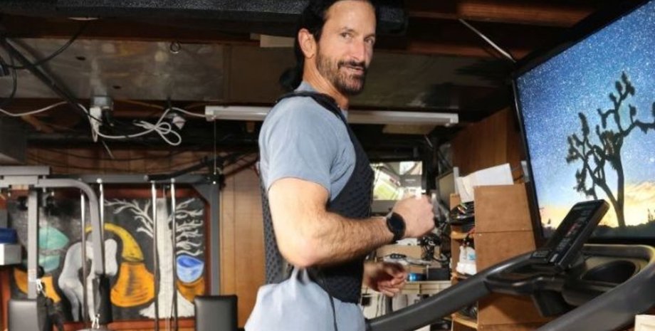 Биохакер, Дэйв Паскоу, повернул старение вспять, процесс старения, биологические часы, поделился секретом, секрет долголетия