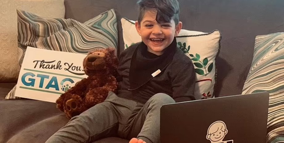 Ребенок с редким заболеванием, неврологическое расстройство, редкое заболевание, отец создал лекарство для сына, страшный диагноз