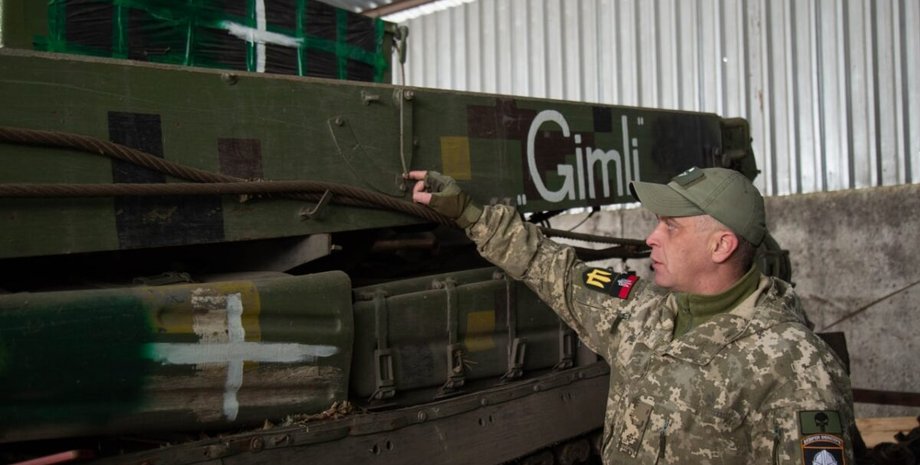 офіцер ЗСУ ремонт техніки