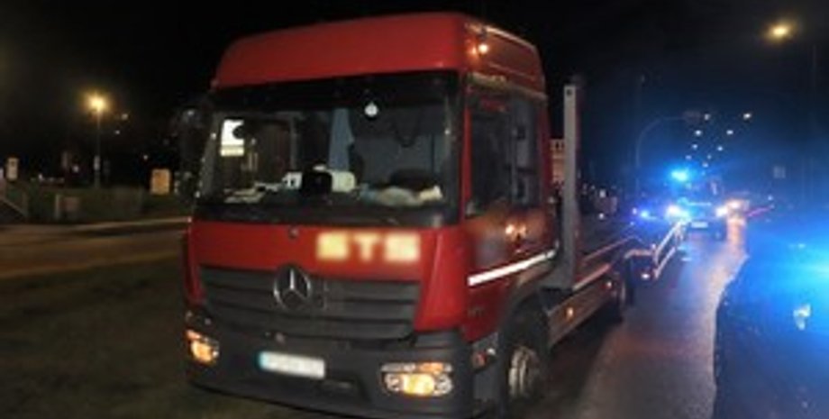 новини польщі, новини україни, вантажівка, водій, українці в польщі, українець, герой