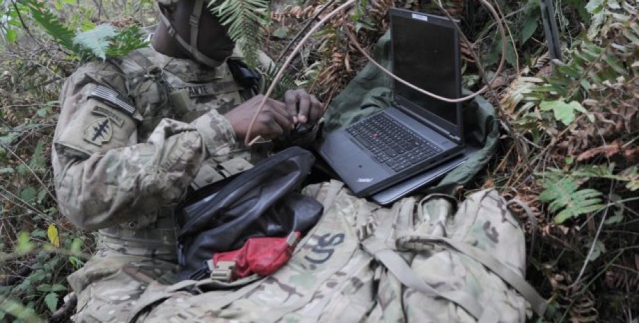 Киберсолдат подразделения Army Cyber Command / Фото: breakingdefense.com