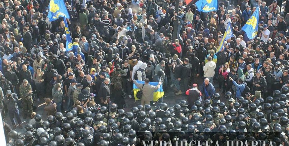 Стычки под Радой / Фото: pravda.com.ua