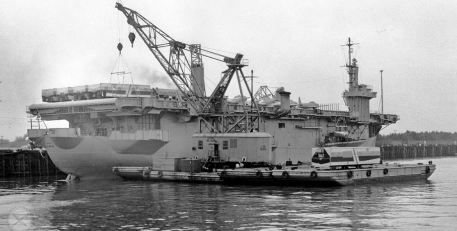 Американский военный корабль