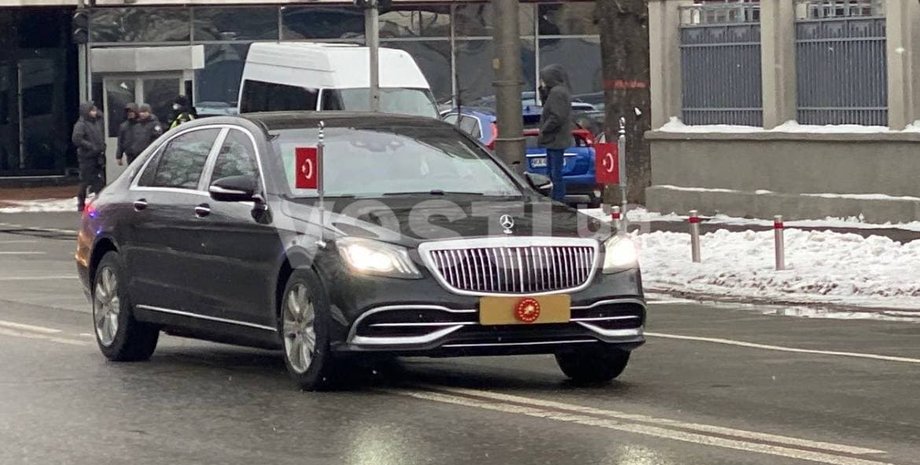 Кортеж сопровождала полиция