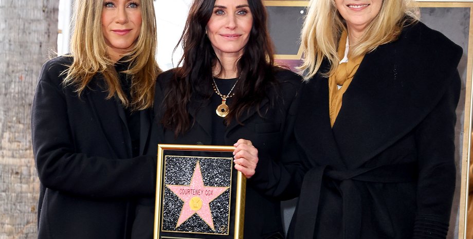 Дженніфер Еністон, Кортні Кокс, ліза кудров, джулія робертс, найближчі подруги дженніфер еністон, акторки серіалу друзі