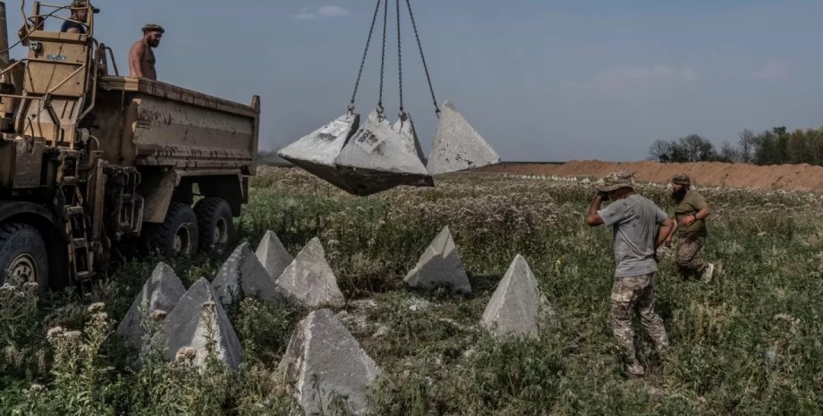 Побудова оборонних споруд Побудова оборонних споруд, протитанкових ровів, "зубів дракона"