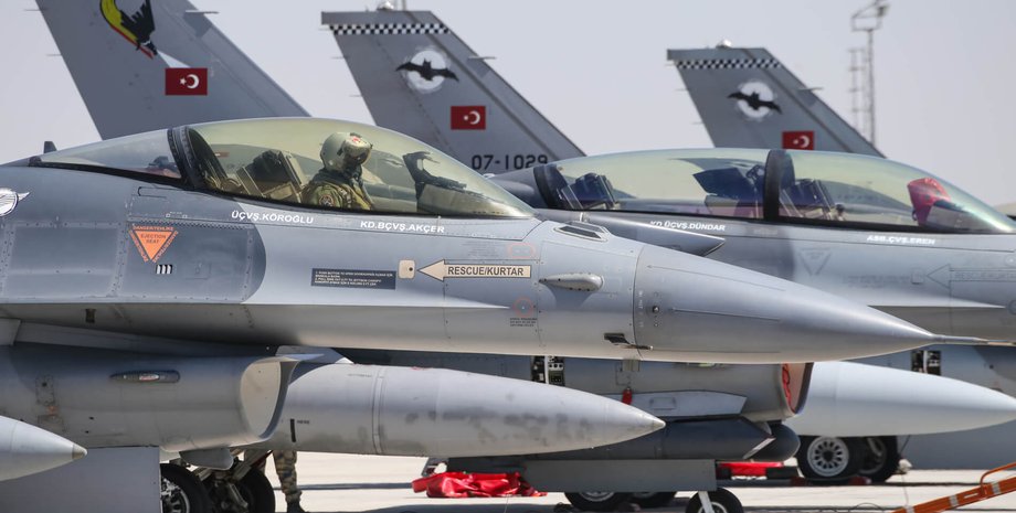 участие иностранных пилотов в полетах на истребителях F-16 в Украине