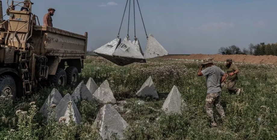 Побудова оборонних споруд, протитанкових ровів, "зубів дракона"