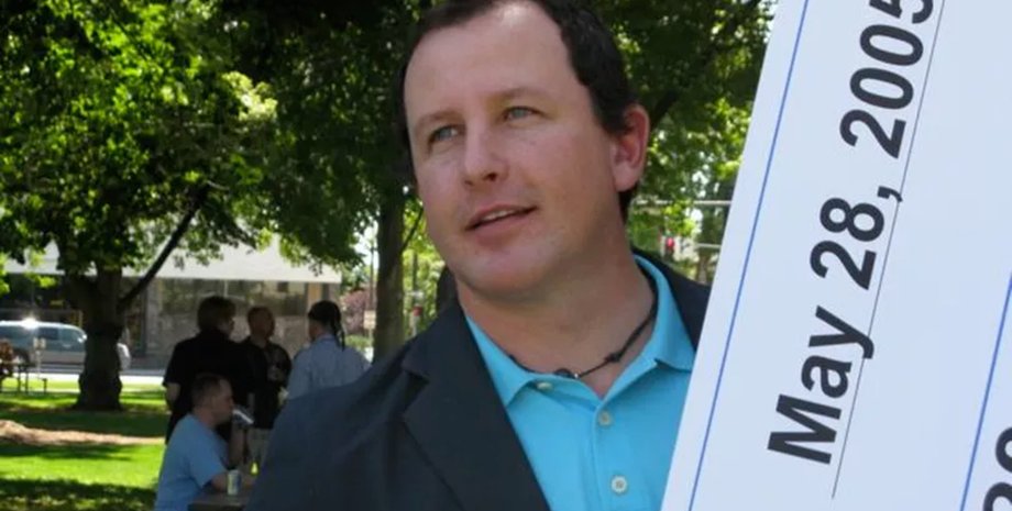 Переможець лотереї, мільйонер, Бред Дюк,