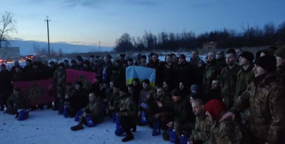 бойцы всу вернулись из плена, освобождение военнопленных всу