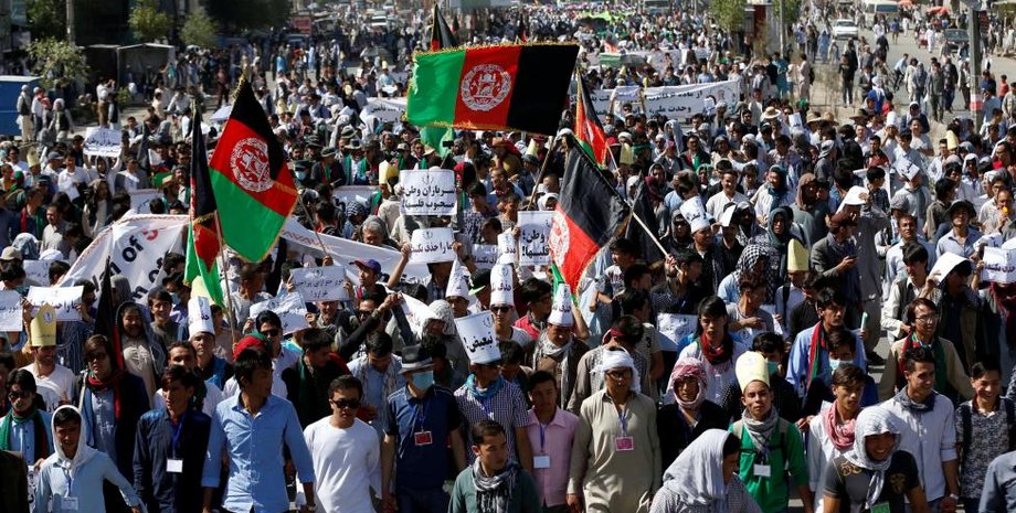 В Кабуле смертник подорвал себя в месте скопления протестующих / Фото: Reuters