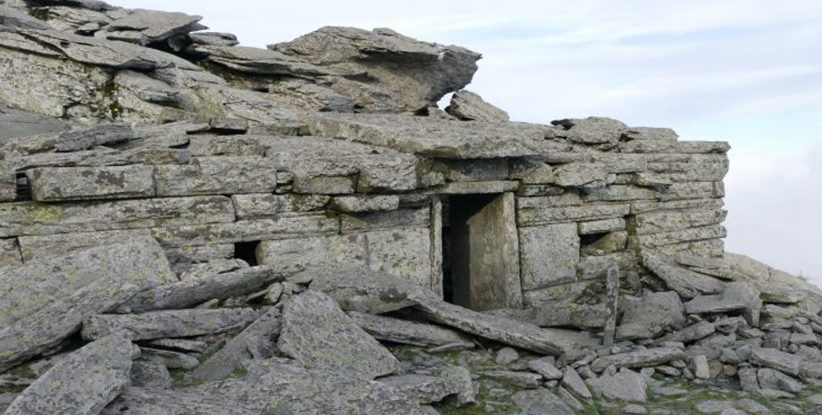 Будинки Дракона, Евбея, гора, мегаліт, споруда, астрономія, таємниця, Греція, обсерваторія, розкопки, археологи, археологія