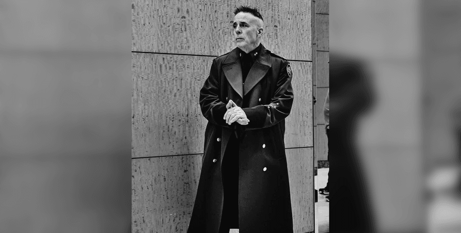 Грегорі Бовіно в пальті нагадує користувачам соцмереж гестапівця Грегорі Бовіно