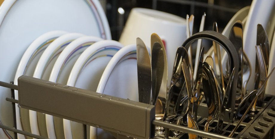 що не можна мити в посудомийній машині, дерев'яне начиння, чавунний посуд, пластикові контейнери, ножі