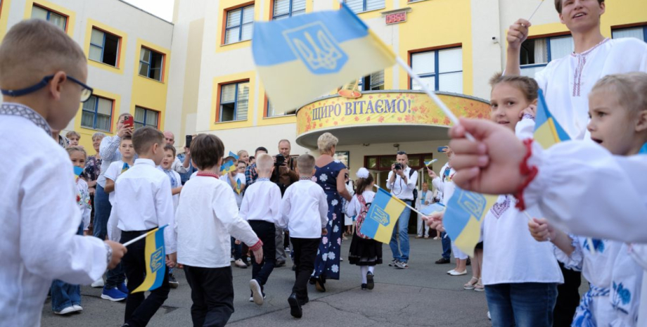 В Україні за 4 роки різко зменшилась кількість шкіл та учнів, — дослідження (інфографіка)