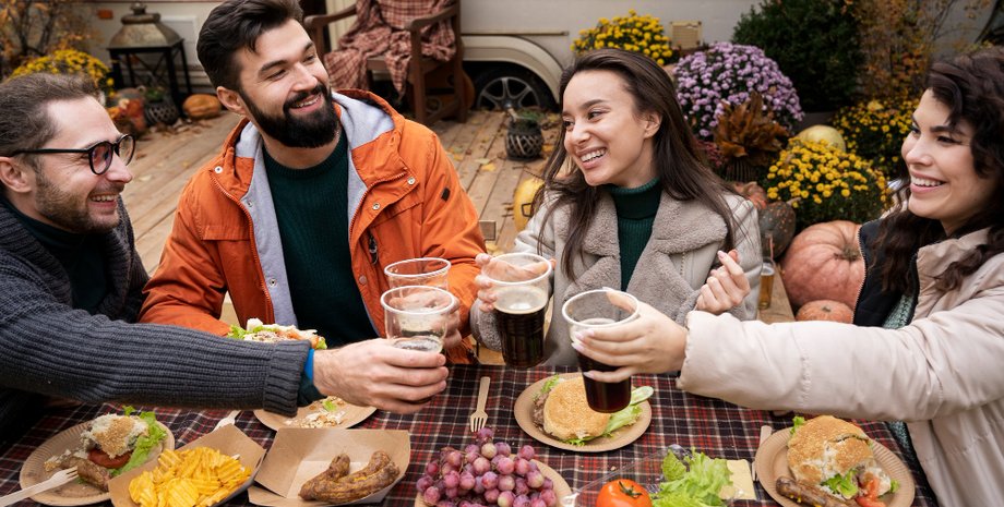 Сон обернувся кошмаром: поки дівчина спала, її хлопець та друзі пішли на курйозний вчинок