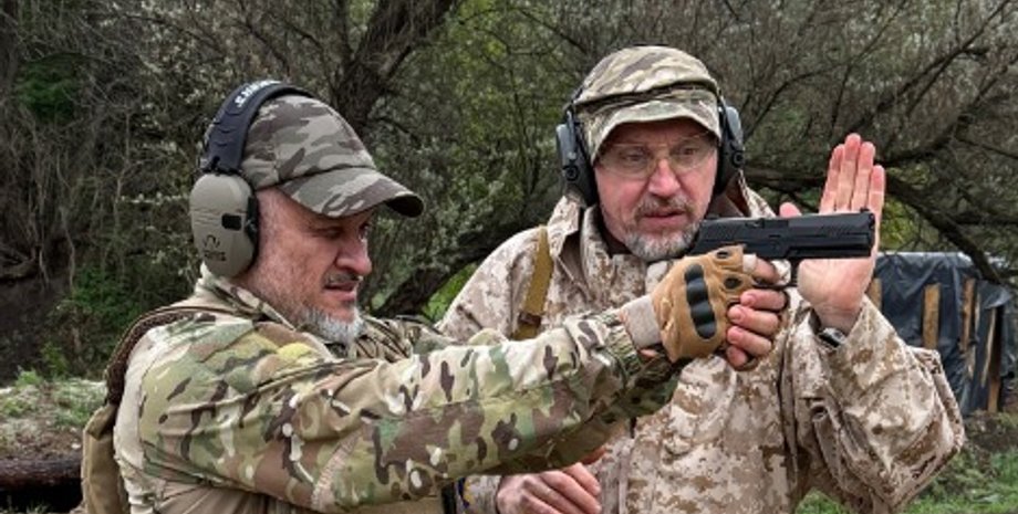 Эктор Хименес-Браво уже прошел специальную подготовку вместе с бойцами полка