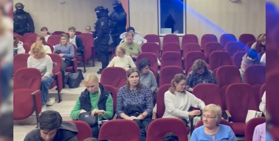У РФ затримали майже 70 опозиціонерів: деталі У Петербурзі затримали близько 70 учасників радикальної секти, які молилися за Зеленського та обговорювали хід війни.