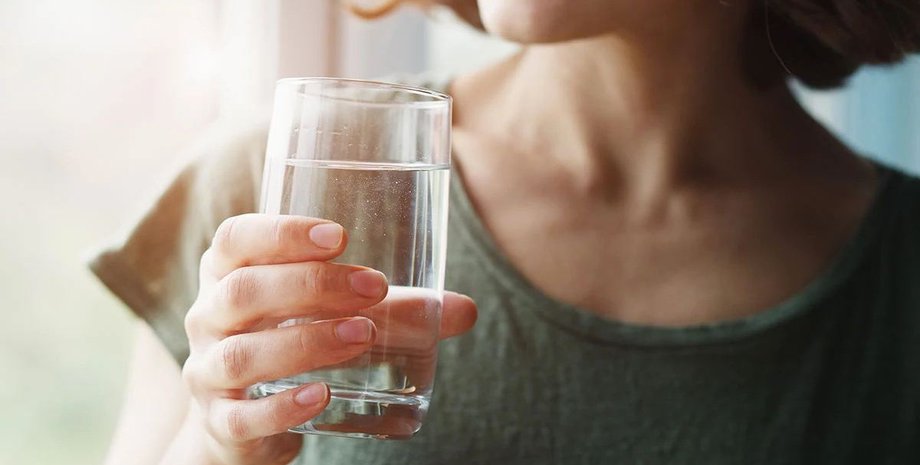 женщина, стакан воды, фото