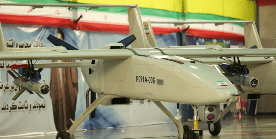 Según los periodistas, los drones iraníes monitorean la situación en las carrete...