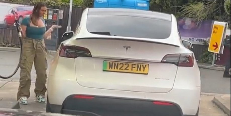 Tesla, Tesla Model Y, Бензин, Авто, Автомобили, Электрокар, Электромобили, Видео, Курьезы, Британия, АЗС