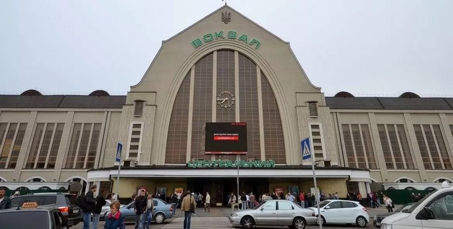 Київський вокзал, подорожі з України, подорожі за кордон, виїхати за кордон, Варшава Київ поїзд, поїзд Варшава Київ, поїзди до Польщі, виїзд за кордон у воєнний час