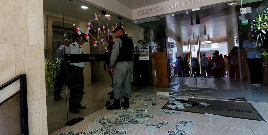 Обыски в офисе Mossack Fonseca / Фото: newsweek.com