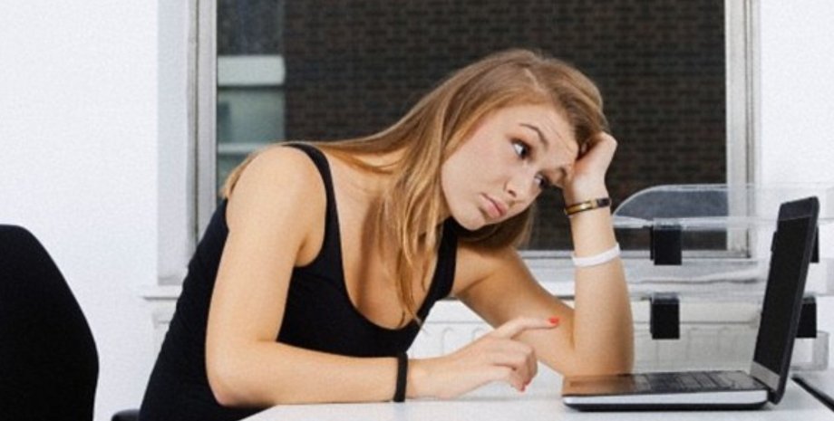 женщина, работа, боль в спине, неправильная осанка