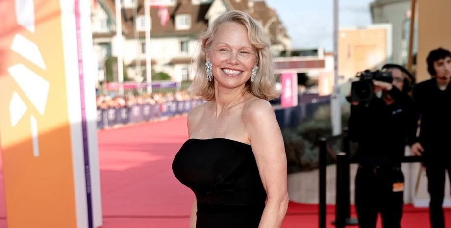 Памела Андерсон змінила колір волосся