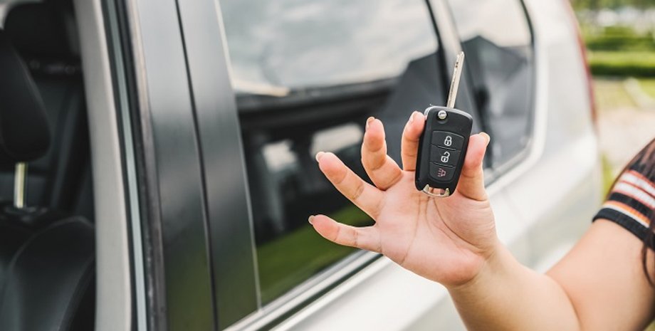 Секретна кнопка в авто, блогерка, Велика Британія, курйози, прикол, відео, тренди TikTok, цікавинки