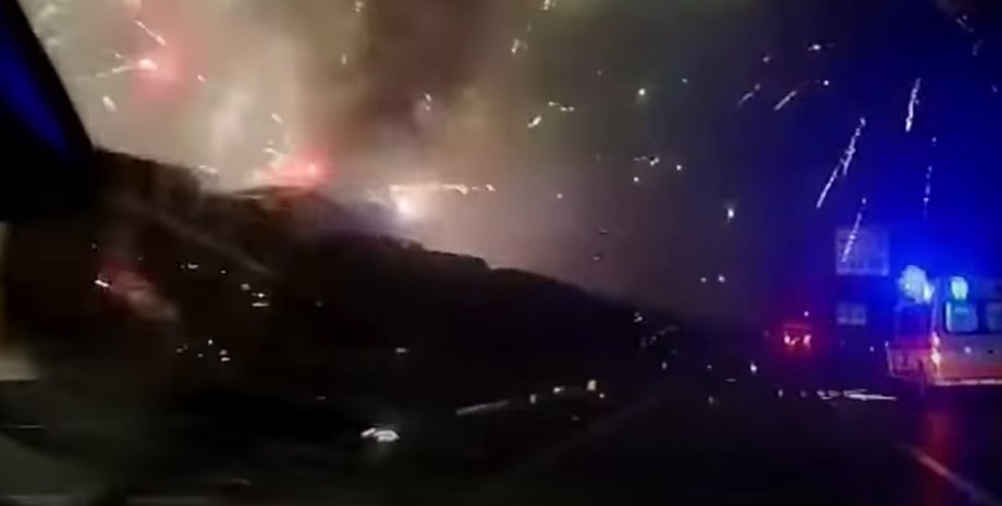 грузовик, фейерверки