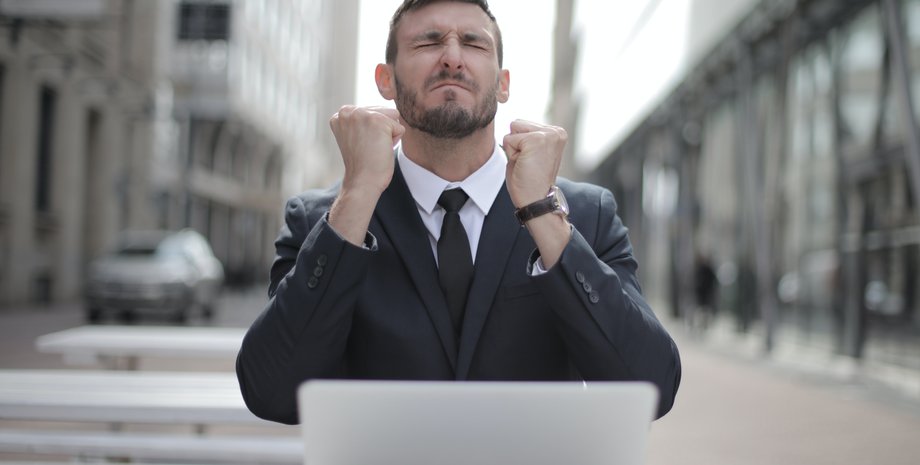 человек, ноутбук, улица