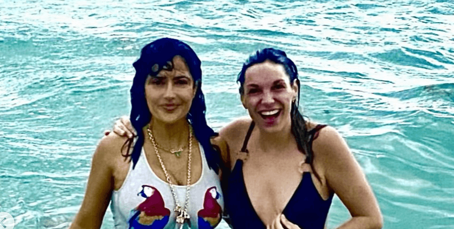 Сальма Хайек, Сальма Хайек в купальнике, день океанов, Сальма Хайек в бикини, яркий купальник