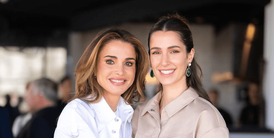 Қара қыздар жалаңаш