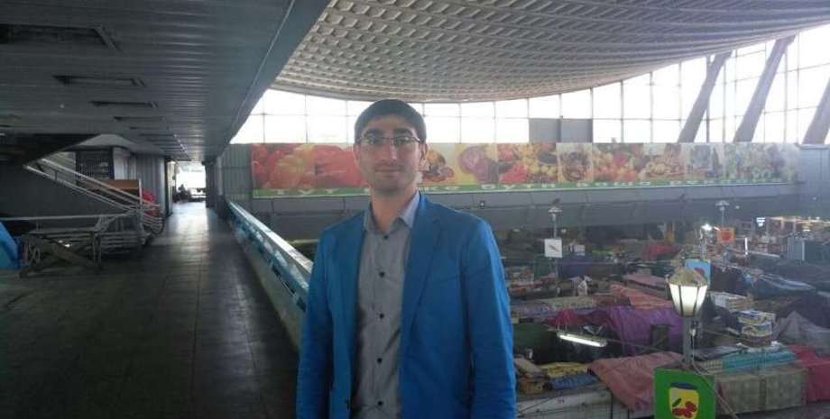 Аман Моламов