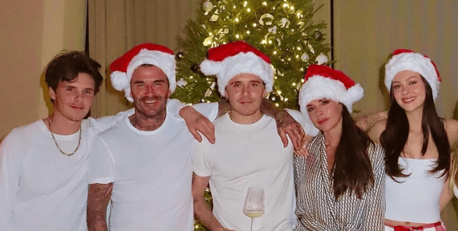 виктория бэкхем девид, Рождество 2023, бруклин бэкхем никола пельтц, харпер бэкхем, новогодние фото, пижамная вечеринка