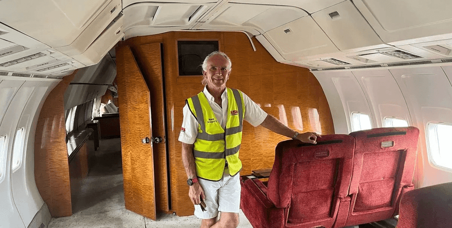 Чоловік 30 років збирає та утилізує рідкісні літаки: один з них належав Саддаму Хусейну