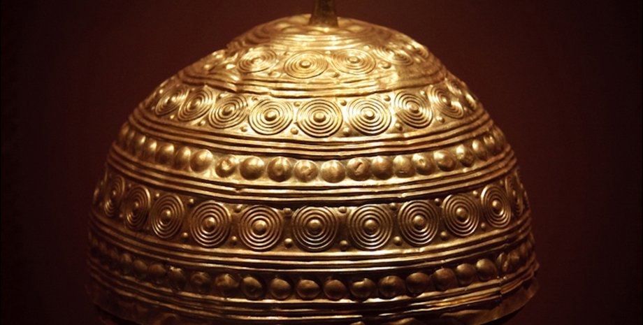Артефакт стал известен как золотой шлем Лайро