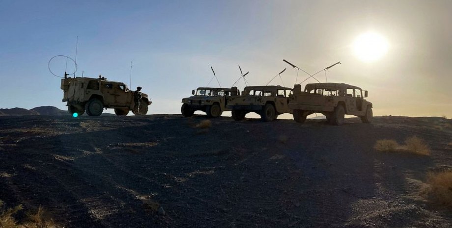 сонце, небо, армійські машини, фото