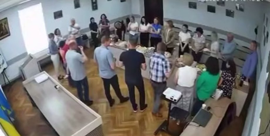Свято депутатів Свято депутатів потрапило на трансляцію