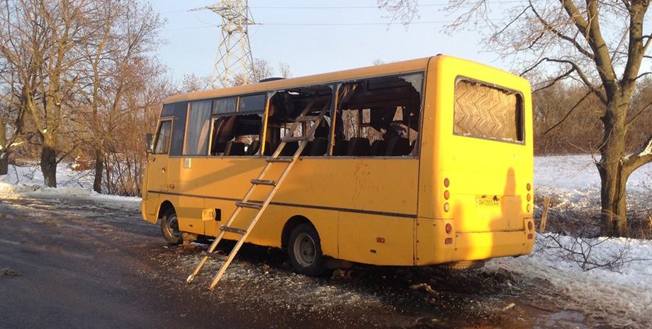 Автобус, обстрелянный под Волновахой / Фото: euronews.com