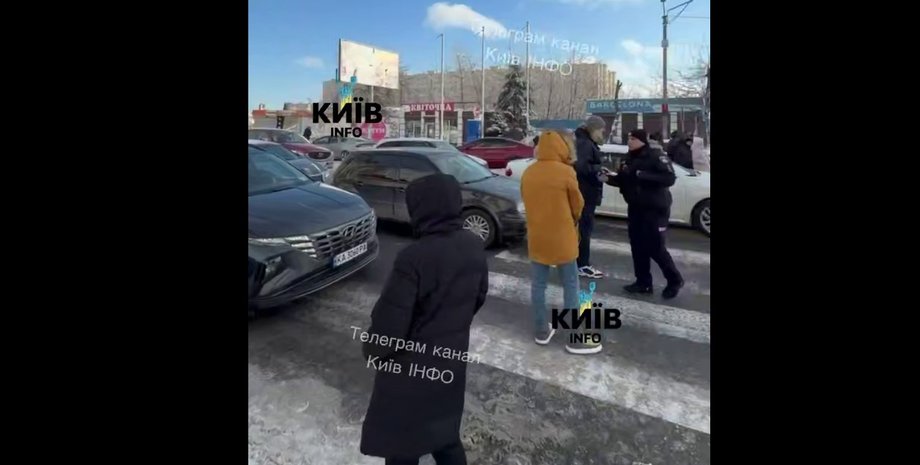 Киевляне перекрыли улицу протестующие в Киеве