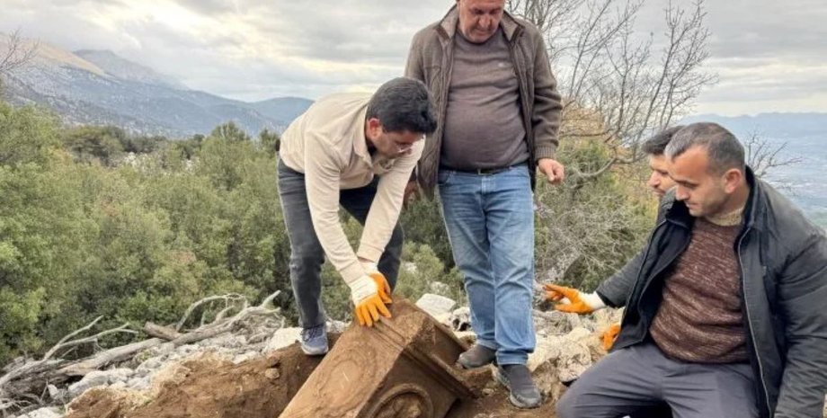 У горах пастух знайшов древній артефакт