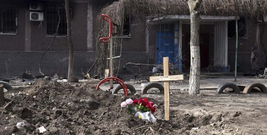Братські могили Маріуполь окупанти військові злочини Бойченка поховання
