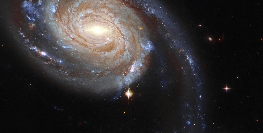 Arp 86, пекулярная галактика, NGC 7752, NGC 7753