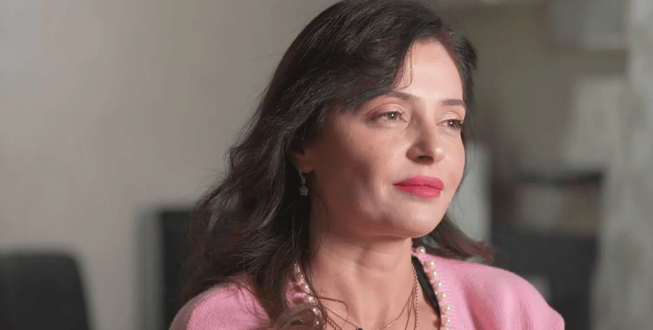 Женщина искала родителей, потеряла приемную мать, нашла отца в Facebook, 40 лет искала свою семью, воссоединение с семьей