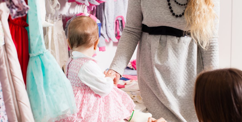 купівля одягу, дівчинка, сукні