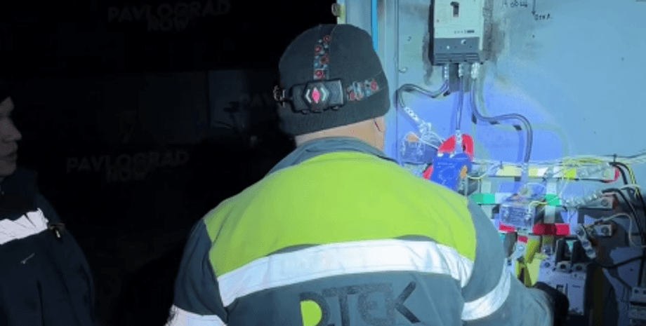 34 години без світла: у Павлограді місцевий житель у ручному режимі "роздавав" електрику (відео)