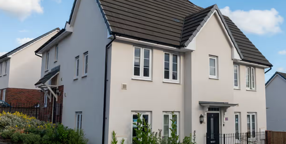 Новый дом придется разобрать по кирпичику из-за нарушения строительных стандартов, Великобритания, скандал, суд